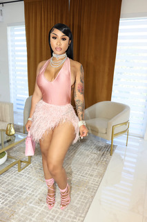 Ari Fletcher feet photo thumbnail