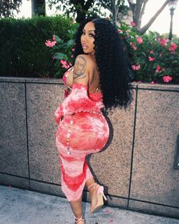 Ari Fletcher feet photo thumbnail