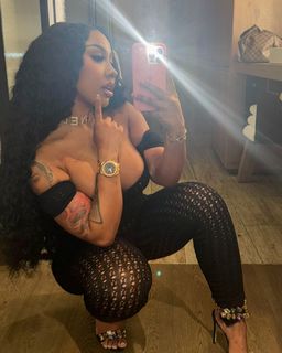 Ari Fletcher feet photo thumbnail