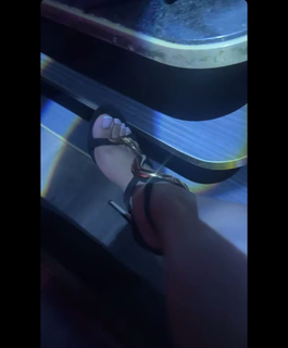 Ari Fletcher feet photo thumbnail