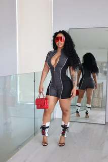 Ari Fletcher feet photo thumbnail