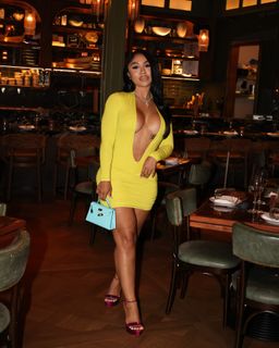 Ari Fletcher feet photo thumbnail