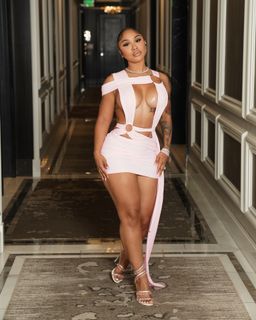 Ari Fletcher feet photo thumbnail