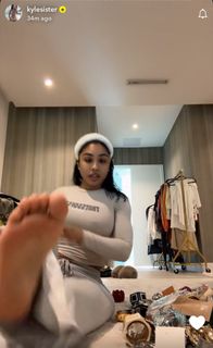 Ari Fletcher feet photo thumbnail