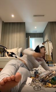 Ari Fletcher feet photo thumbnail