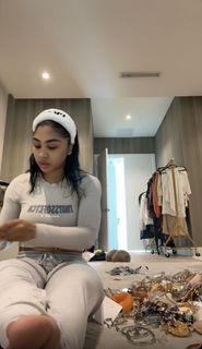 Ari Fletcher feet photo thumbnail