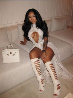 Ari Fletcher feet photo thumbnail