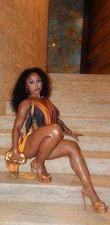 Ari Fletcher feet photo thumbnail