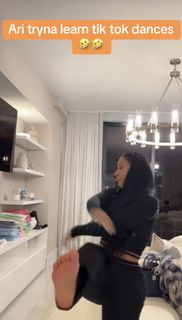 Ari Fletcher feet photo thumbnail