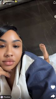 Ari Fletcher feet photo 3