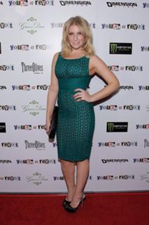 Ari Graynor feet photo thumbnail