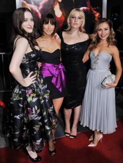 Ari Graynor feet photo thumbnail