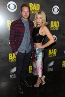 Ari Graynor feet photo thumbnail