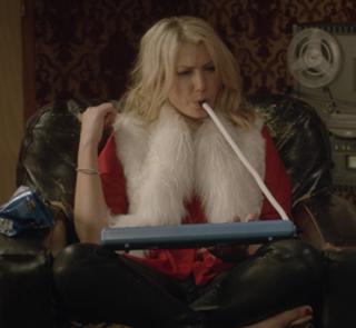 Ari Graynor feet photo thumbnail