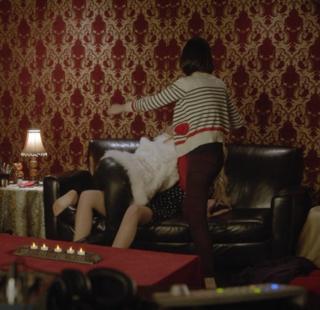 Ari Graynor feet photo thumbnail