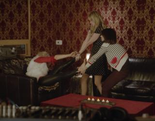 Ari Graynor feet photo thumbnail