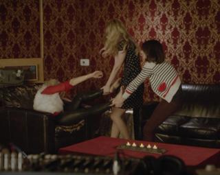 Ari Graynor feet photo thumbnail