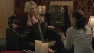 Ari Graynor feet photo thumbnail