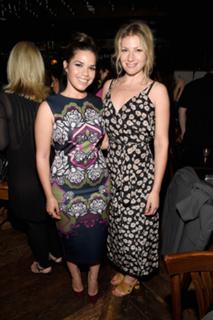 Ari Graynor feet photo thumbnail