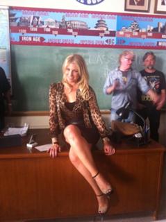 Ari Graynor feet photo thumbnail