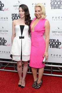 Ari Graynor feet photo thumbnail