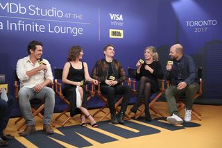 Ari Graynor feet photo thumbnail