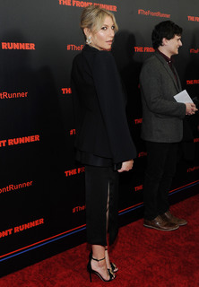 Ari Graynor feet photo thumbnail