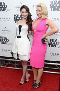 Ari Graynor feet photo thumbnail