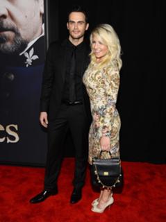 Ari Graynor feet photo thumbnail