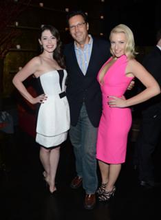 Ari Graynor feet photo thumbnail