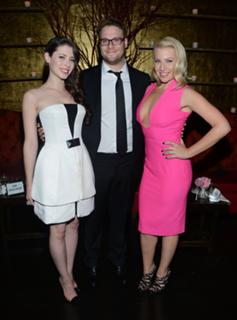 Ari Graynor feet photo thumbnail