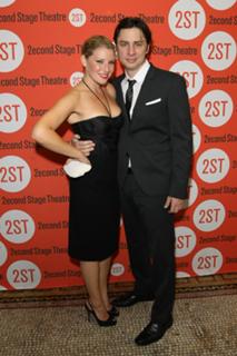 Ari Graynor feet photo thumbnail