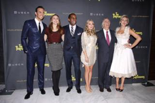 Ari Graynor feet photo thumbnail