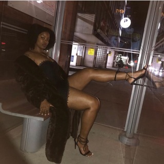 Ari Lennox feet photo 18