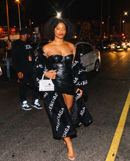 Ari Lennox feet photo 9