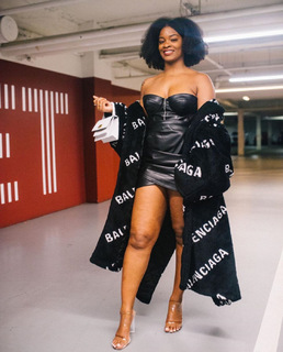 Ari Lennox feet photo 8