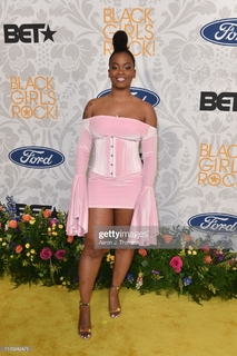 Ari Lennox feet photo 3