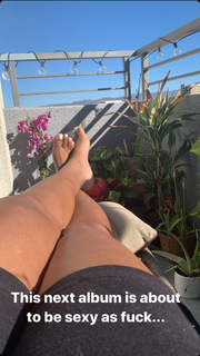 Ari Lennox feet photo 7