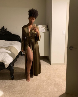 Ari Lennox feet photo 2