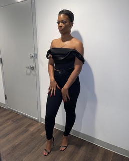 Ari Lennox feet photo 12