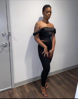 Ari Lennox feet photo 11