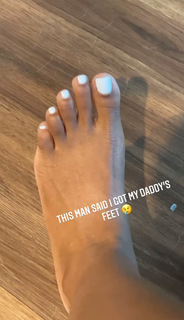 Ari Lennox feet photo 3
