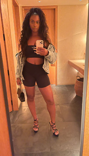 Ari Lennox feet photo 13