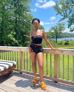 Ari Lennox feet photo 11