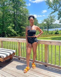 Ari Lennox feet photo 8