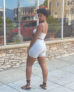 Ari Lennox feet photo 5