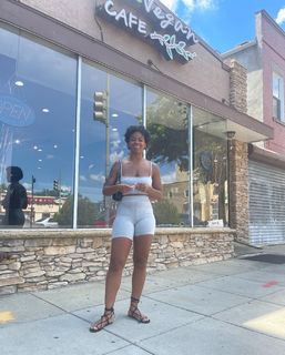 Ari Lennox feet photo 4