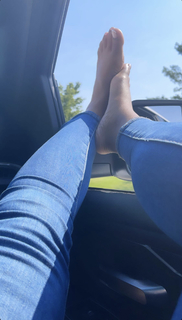 Ari Lennox feet photo 3