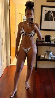 Ari Lennox feet photo 17
