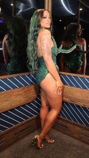 Ari Lennox feet photo 9
